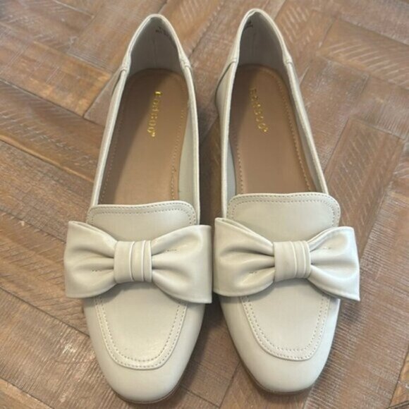 Bamboo Yuppie Slip On Faux Leather Classic Loafer Shoe With Bow in Ivory - Picture 3 of 8